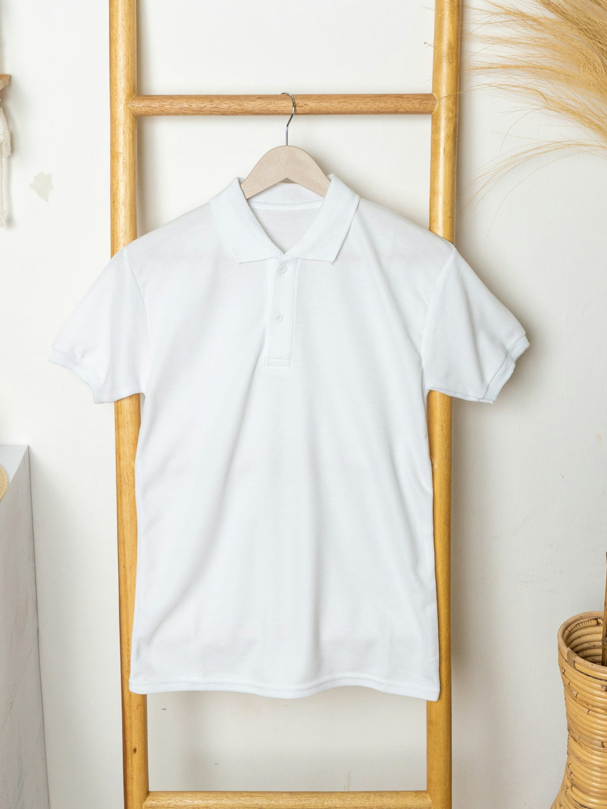 Essential Piqué Polo in white